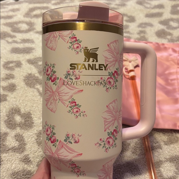 Stanley x LoveShackFancy 40 oz tumbler - Picture 2 of 10